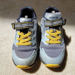 Stride Rite Made 2 Play Shoes